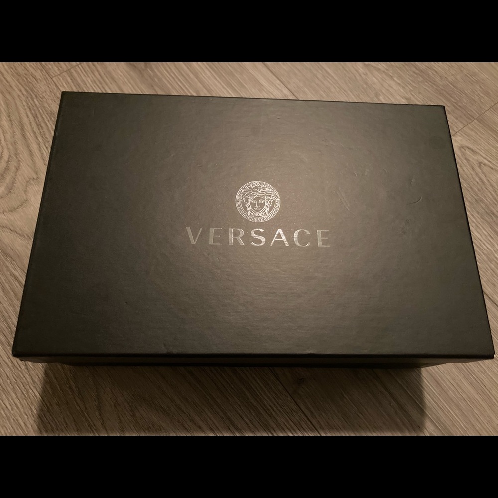 Versace 39 1/2